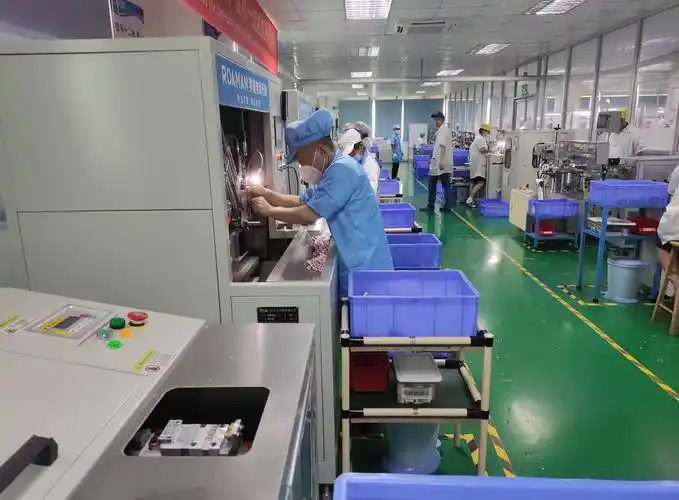 罗曼智能生产车间,图源:时代周报记者摄李剑锋告诉时代周报记者,当时