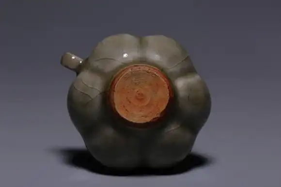 宋代越窑青瓷瓜棱水盂