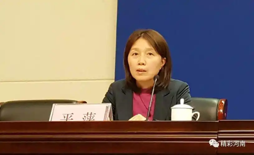 黄钫出席新闻发布会并回答记者提问郑州市体育局局长王微出席新闻发布