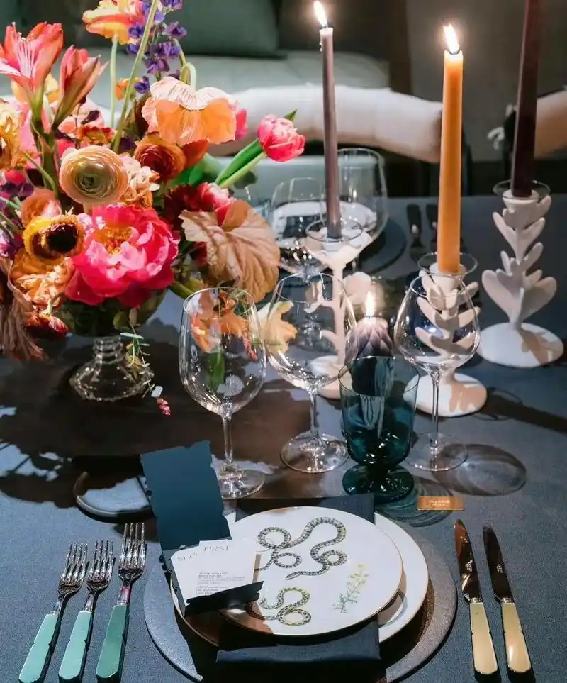 婚礼灵感分享|餐桌布置.【尚林楠诗婚礼分享】 一场超级有氛围 - 抖音