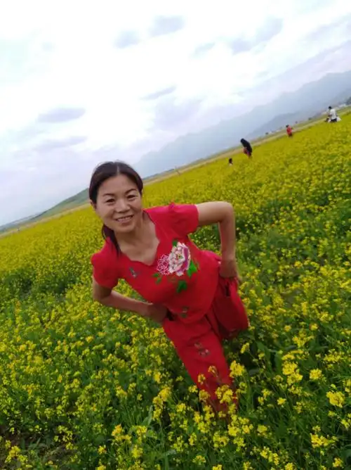 姐妹们到大青海游玩的好美照,心情高兴,个个都是美美哒