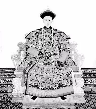 崇陵位于清西陵泰陵的东北面面约4公里的金龙峪,是光绪皇帝跟隆裕