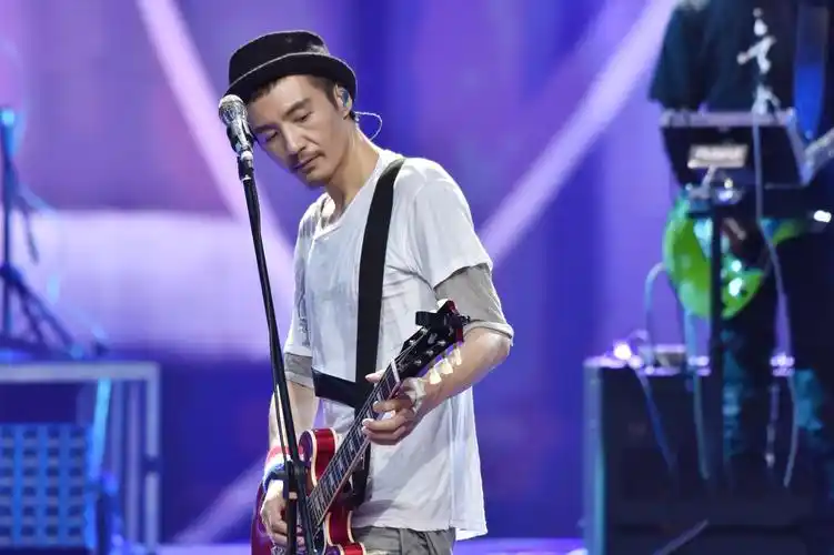 说起民谣,相信喜欢音乐,喜欢听民谣的你,一定对朴树的名字并不感到