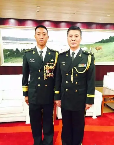 阿西木呷,彝族,1986年5月出生于四川省凉山州昭觉县金曲乡地莫村,毕业