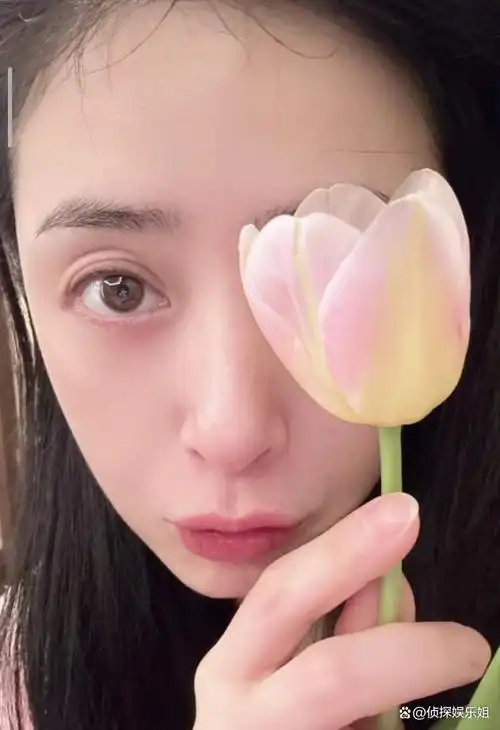 40岁蒋欣久违晒近照,瘦身成功后愈发养眼,素颜怼脸拍少女感超足