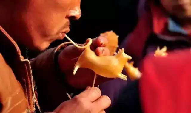 吹糖人:逐渐遗失的民间艺术