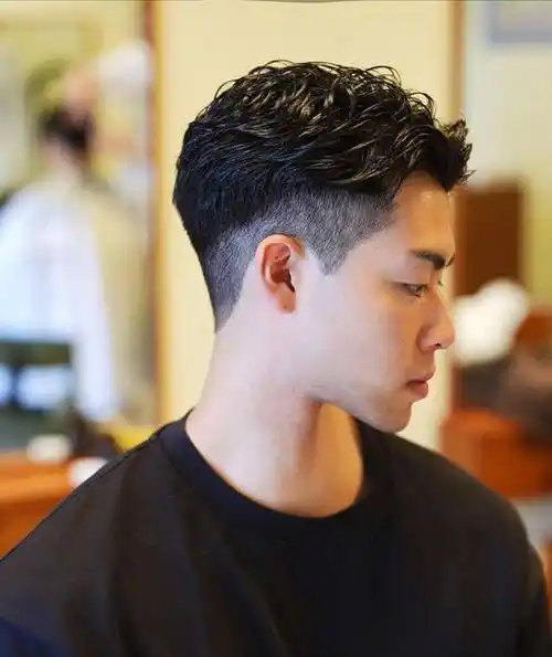 最受欢迎的的爆款男发来了,简单时尚还有层次感,剪完大不一样_发型