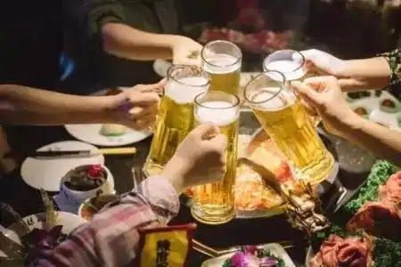 沁爽啤酒大杯饮,一起happy!