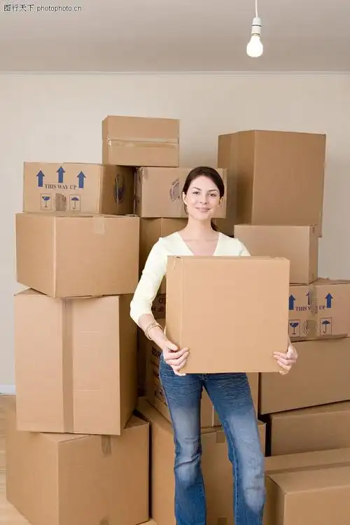 搬东西的图片(高清)