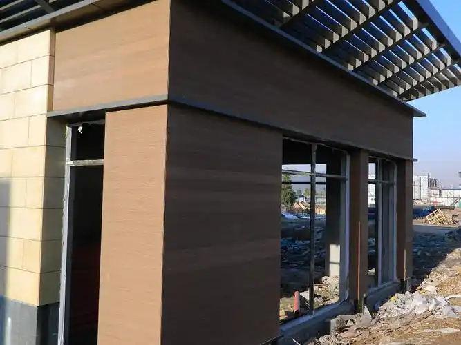 主题公园,旅游景区,商业地产及广场地标建筑物等选择 塑木外墙装饰板