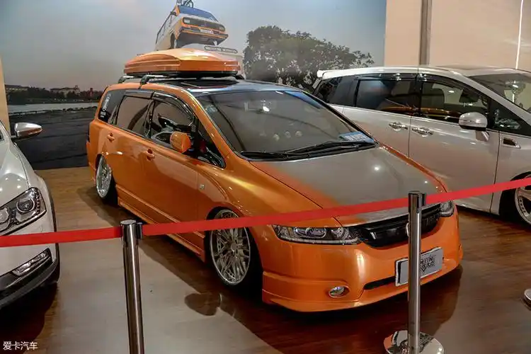 现在也有很多车迷对于mpv车型产生浓厚兴趣,比如这两台本田奥德赛.