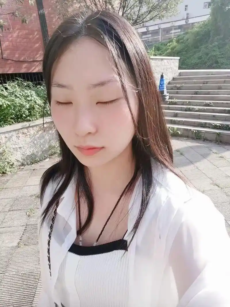 素颜照片 - 梅梅小姐姐 - 抖音