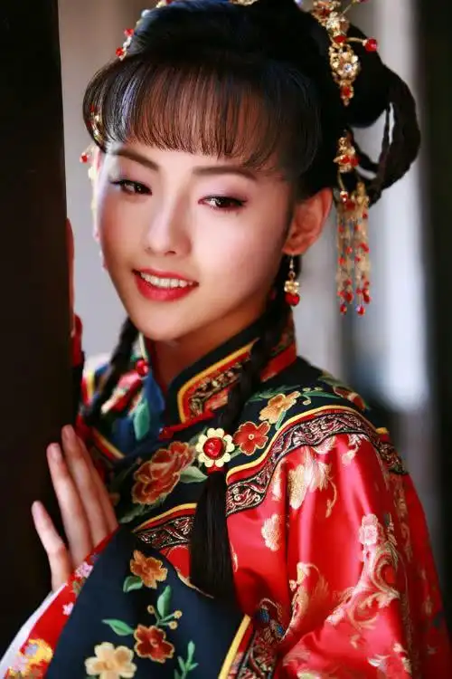 第二个是吴静艳,魏伟洛.许多网民认为这是一个共同的价值观.