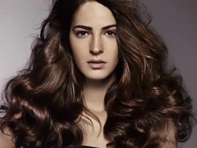 ps图片发丝怎么还是会跟着背景色变色?