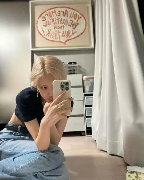 突然出现在机场和网上的朴彩英女士