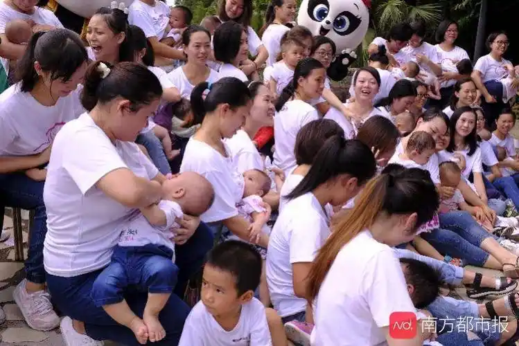 一天中每一次的哺乳,宝宝不同的发育时期,母乳中的营养成分都在发生