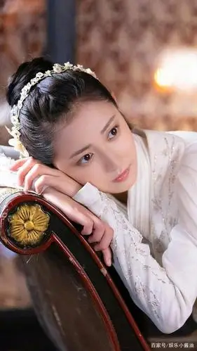 这含情脉脉的眼神真是我见犹怜,太水灵了.