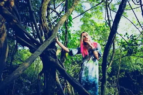 纯情小妮子野外"扮野事" - 一床鸡毛的日志 - 网易博客