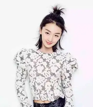 周冬雨冲天辫图片 周冬雨的小辫子_发型师姐