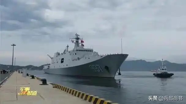 越南"光忠"号出港迎接|舰艇|护卫舰|导弹驱逐舰|052d型驱逐舰_网易