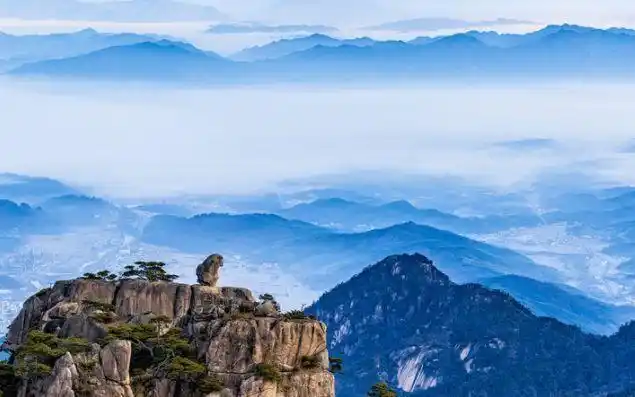 登光明顶,见黄山景