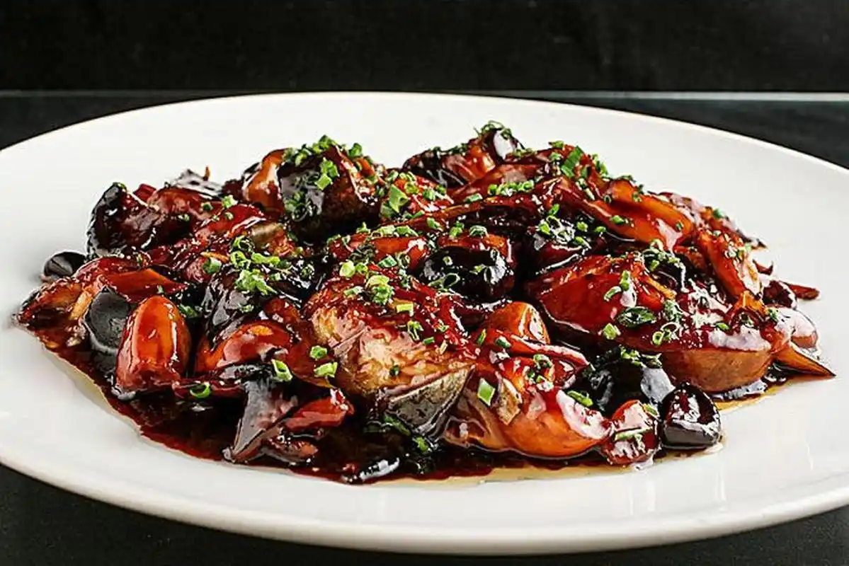 红烧鮰鱼是上海市的传统名菜,属于沪菜系