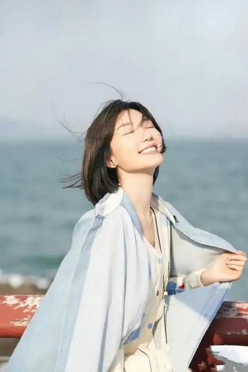 齐耳短发:毛晓彤的"洋气减龄"之道