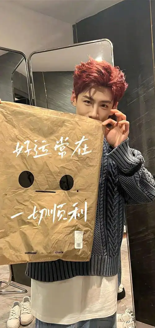 240201 粉丝狂欢!白敬亭最新图像,尽显温柔魅力