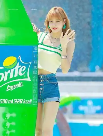 迪丽热巴雪碧代言三宫格