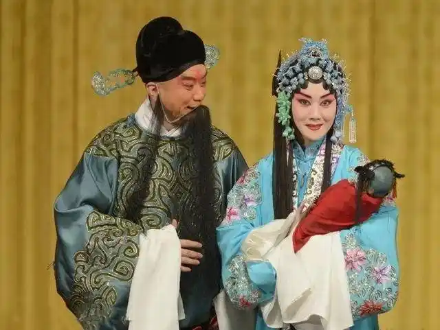 京剧名家杜镇杰和王蓉蓉搭档裂穴之后,好在张慧芳调进了北京_合作