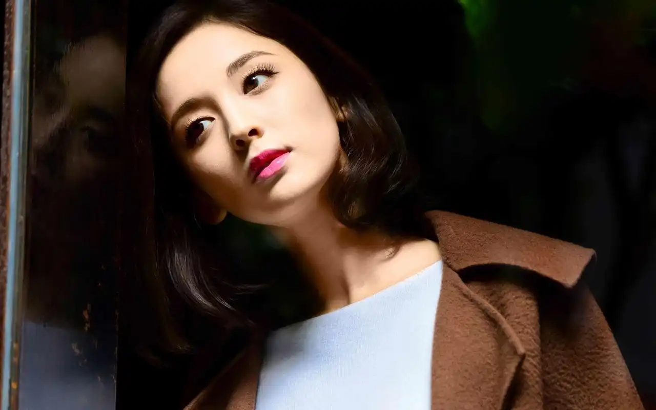 新疆美女明星古力娜扎图片电脑壁纸