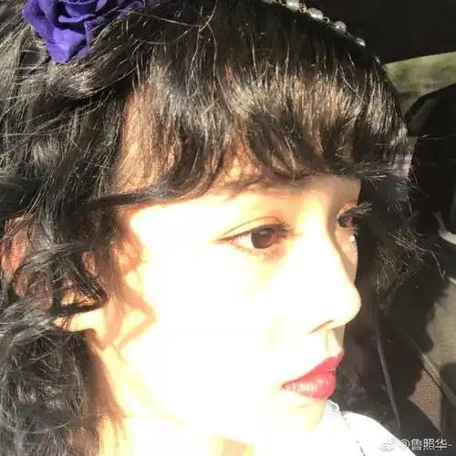 闪光少女贝贝酱鲁照华参加漫展前图片