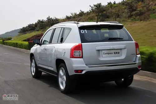 试驾2011款jeep指南者-韩国版:动态实拍