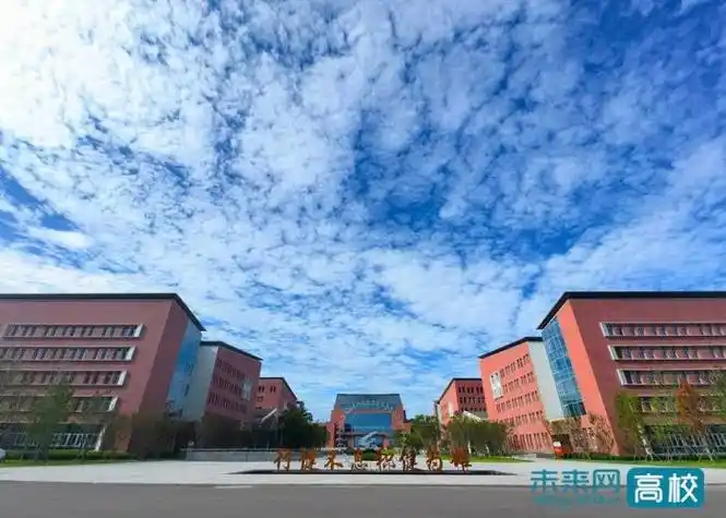 成都体育学院荣获首届四川省美丽校园光荣称号