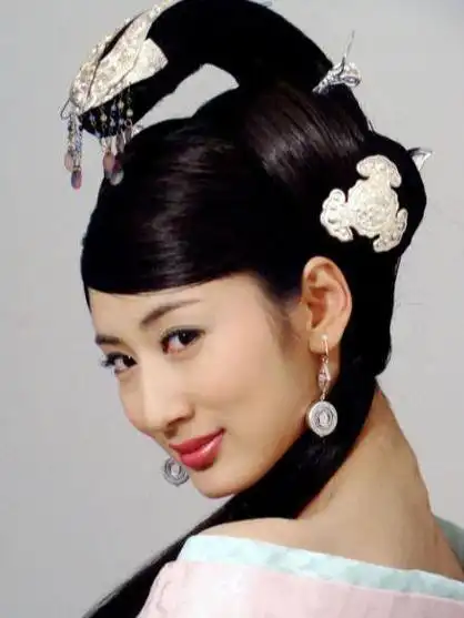 郭珍霓古装红衣照(那个媚骨天成的美人)(1)