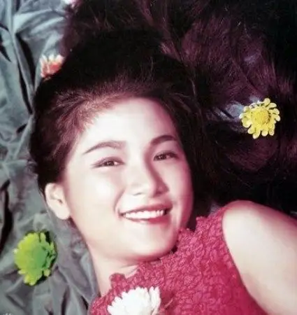 郑佩佩看淡年轻时美貌:每个人年轻时都很漂亮