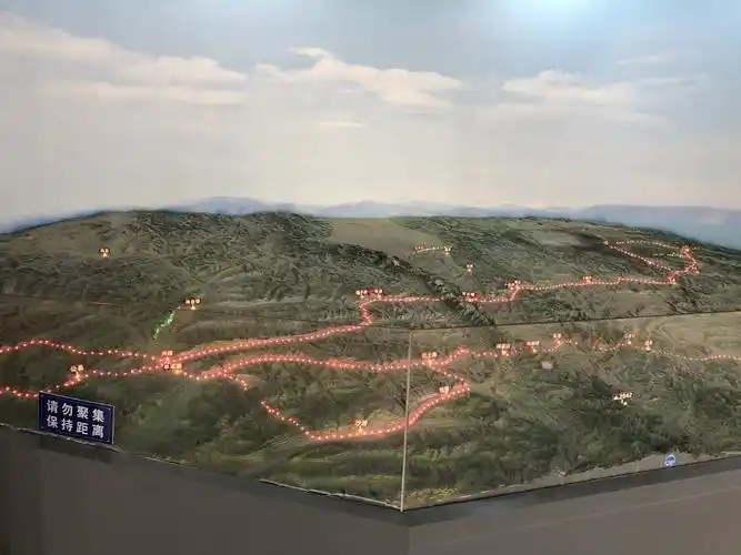 沙盘演示红军翻越六盘山,这正是我们行车路线.