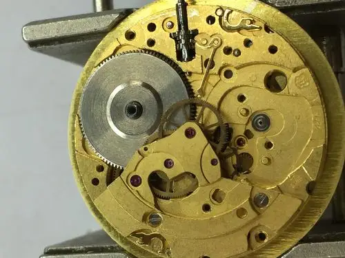 eta2836机芯拆解清洗要点及摆尖维修