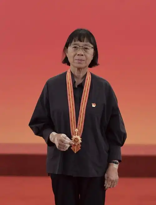 缺席全国道德模范表彰,张校长的近况让网友牵挂