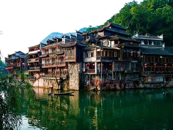 水岸吊脚楼——湖南湘西凤凰古城. - 随光贤影 - 图虫