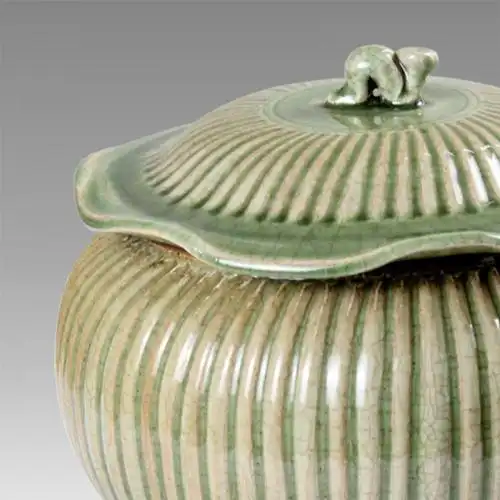 龙泉窑荷叶盖罐sjcz008