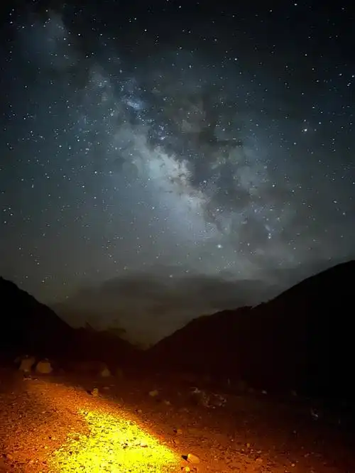 冒着0度的天气大半夜拍摄的#银河拍摄  #珠峰星空  #珠峰大本营