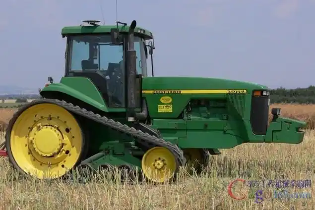 我国成功试制第一台200马力高速橡胶履带拖拉机