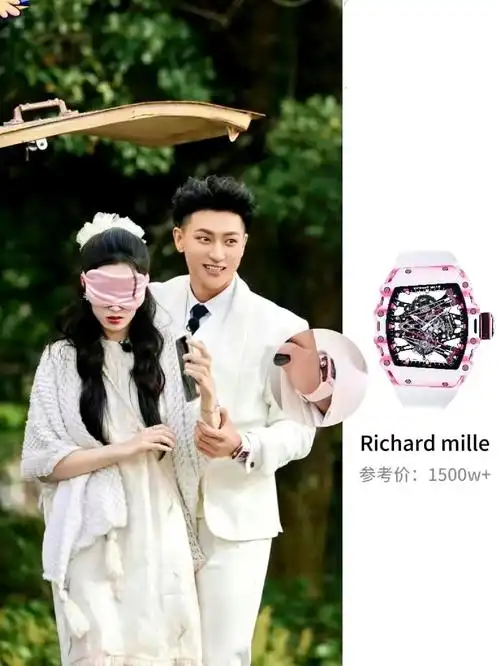 有钱人的奢侈穷人根本想象不到,但是有了网络却可以看到,黄子韬戴的表