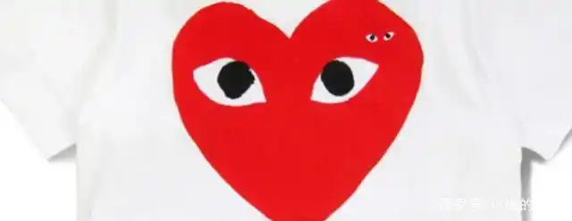 cdg play的logo就是心形里两只眼睛的牌子,全称是comme des garcons