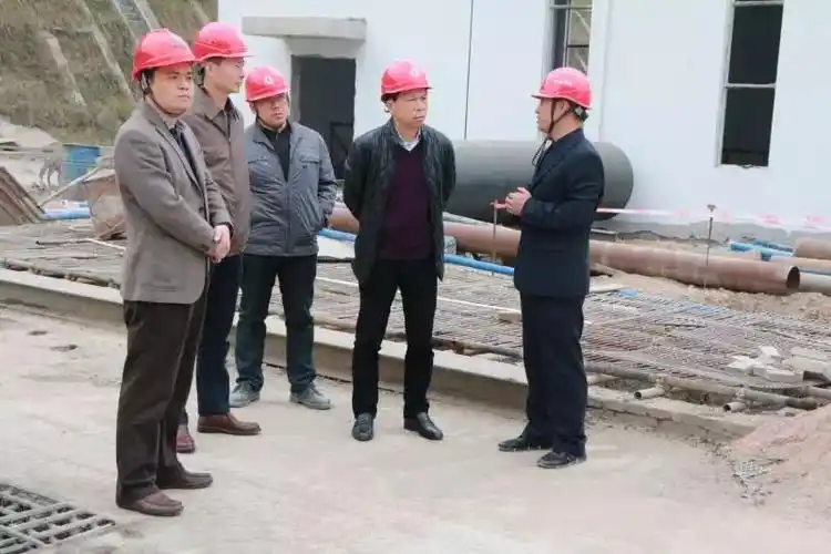 陶镇广在第五资源热力电厂项目现场进行节前安全检查