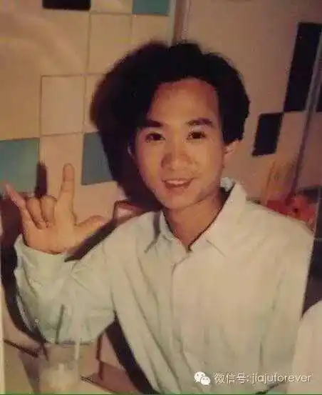 那些年,黄家驹爱用的手势!(第四波)