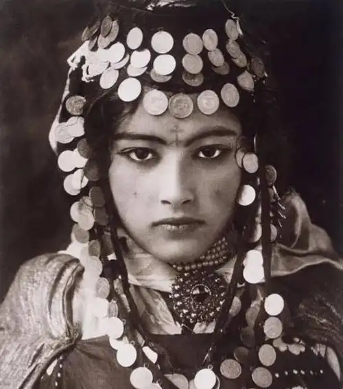 100年前的老照片看遍世界各地那些美女大饱眼福了