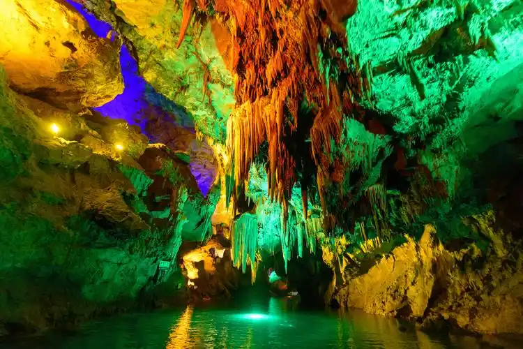 p>本溪水洞, a target="_blank" href="/item/国家aaaaa级旅游景区