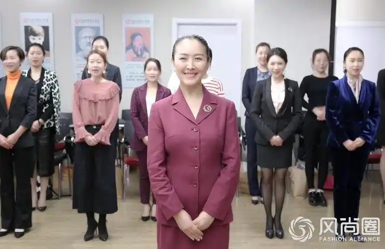 优雅从正确的站姿开始_形体训练_形象礼仪网